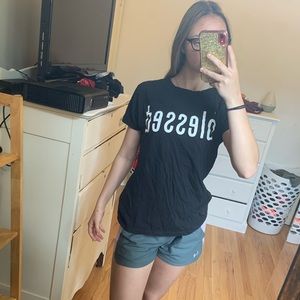 Tee shirt